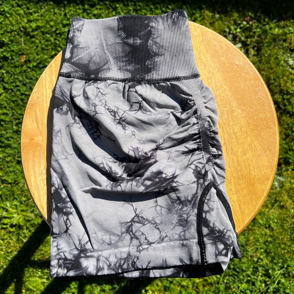 Amazon Scrunch Work-out shorts